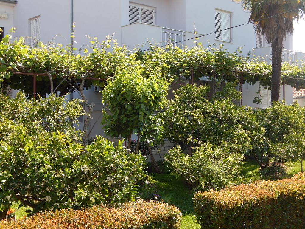 Apartment Saric Sukošan Esterno foto