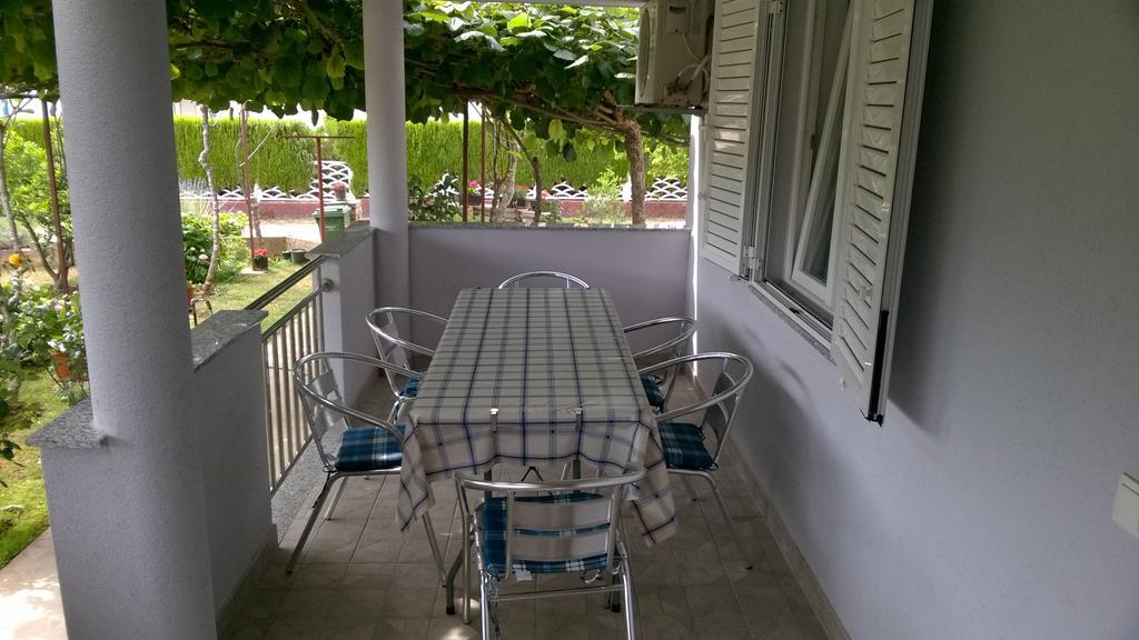 Apartment Saric Sukošan Esterno foto